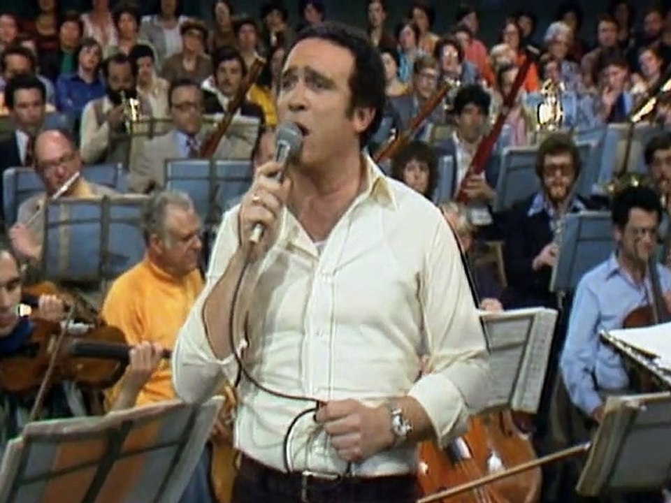 Anos setenta Zubin Mehta ‎Regendo a Orquestra Filarmônica de Israel o cantor israelense Yehoram Gaon