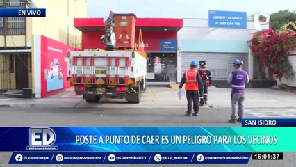 Poste a punto de caer tiene aterrados a vecinos en calle de San Isidro