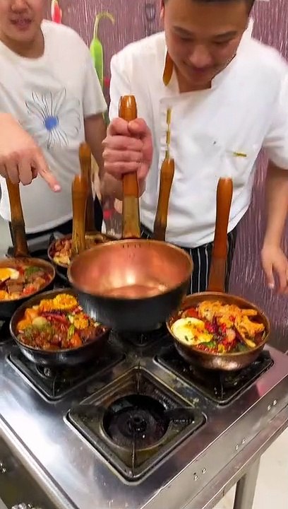 ก๋วยจั๊บหม้อทองแดงยูนนาน ก๋วยจั๊บญวน นักเก็ตไก่รสแซ่บ น้ำซุปอร่อย เผ็ดกำลังดี