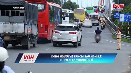 Dòng người về TPHCM sau nghỉ lễ khiến giao thông ùn ứ