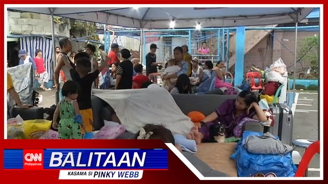 Higit 100 lumikas matapos gumuho ang 8 bahay sa Valenzuela