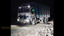 बीकानेर: बेखौफ जिप्सम माफिया, पुलिस का घेराबंदी कर छुड़ा ले गए खनन से भरे ट्रक, देखें खबर