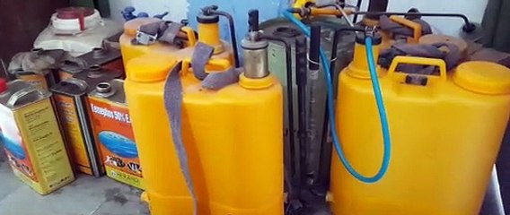 कार्यालय में रखी दवा छिडक़ाव की मशीनें