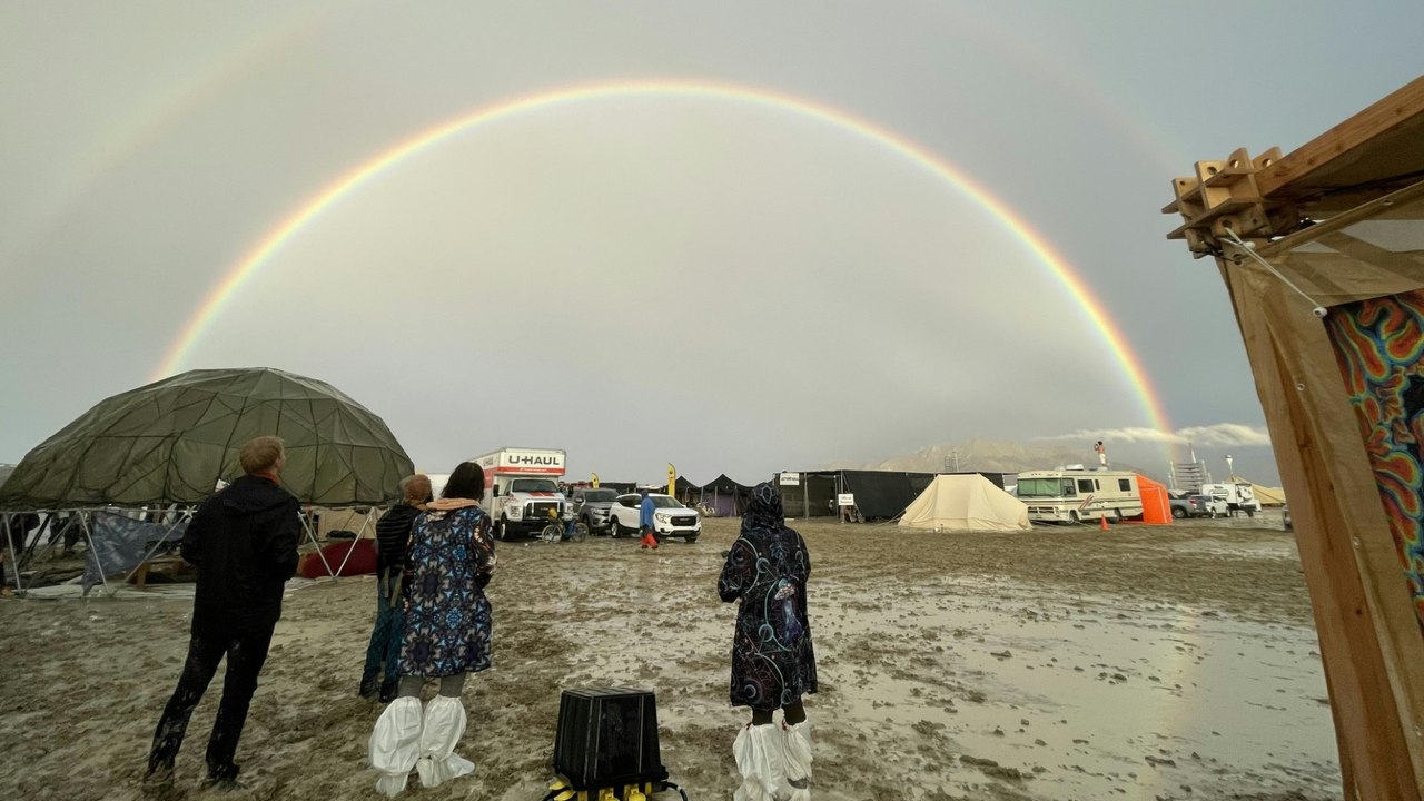 Chaos nach heftigem Regen bei Burning-Man-Festival in Wüste in Nevada