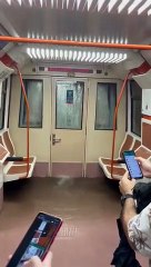Görüntü Madrid'den! Sel suları metroyu bastı, vatandaşlar büyük panik yaşadı