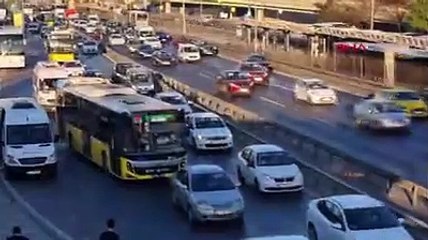 'Okula uyum' haftası başladı: İstanbul'da trafik yoğunluğu oluştu