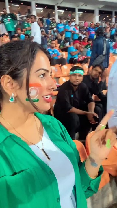 Nadir Ali with viral girl pak India match p4pakao