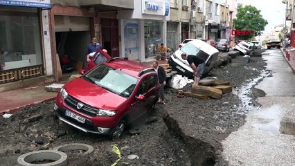 Samsun'da Sel Felaketi: Otobüs Sel Suyunda Mahsur Kalan 17 Kişi Kurtarıldı