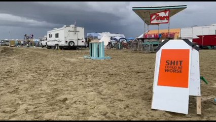 Pioggia nel deserto del Nevada, 70.000 bloccati nel fango al Burning Man