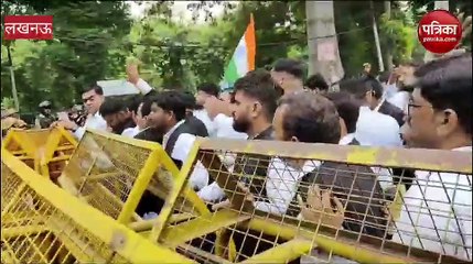 हापुड़ की घटना को लेकर सिविल कोर्ट पर वकीलों  का प्रदर्शन,धारा 144 लागू