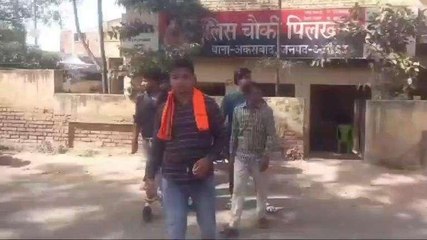 अलीगढ़: सोशल मीडिया पर विवादित पोस्ट के बाद भड़के हिंदूवादी