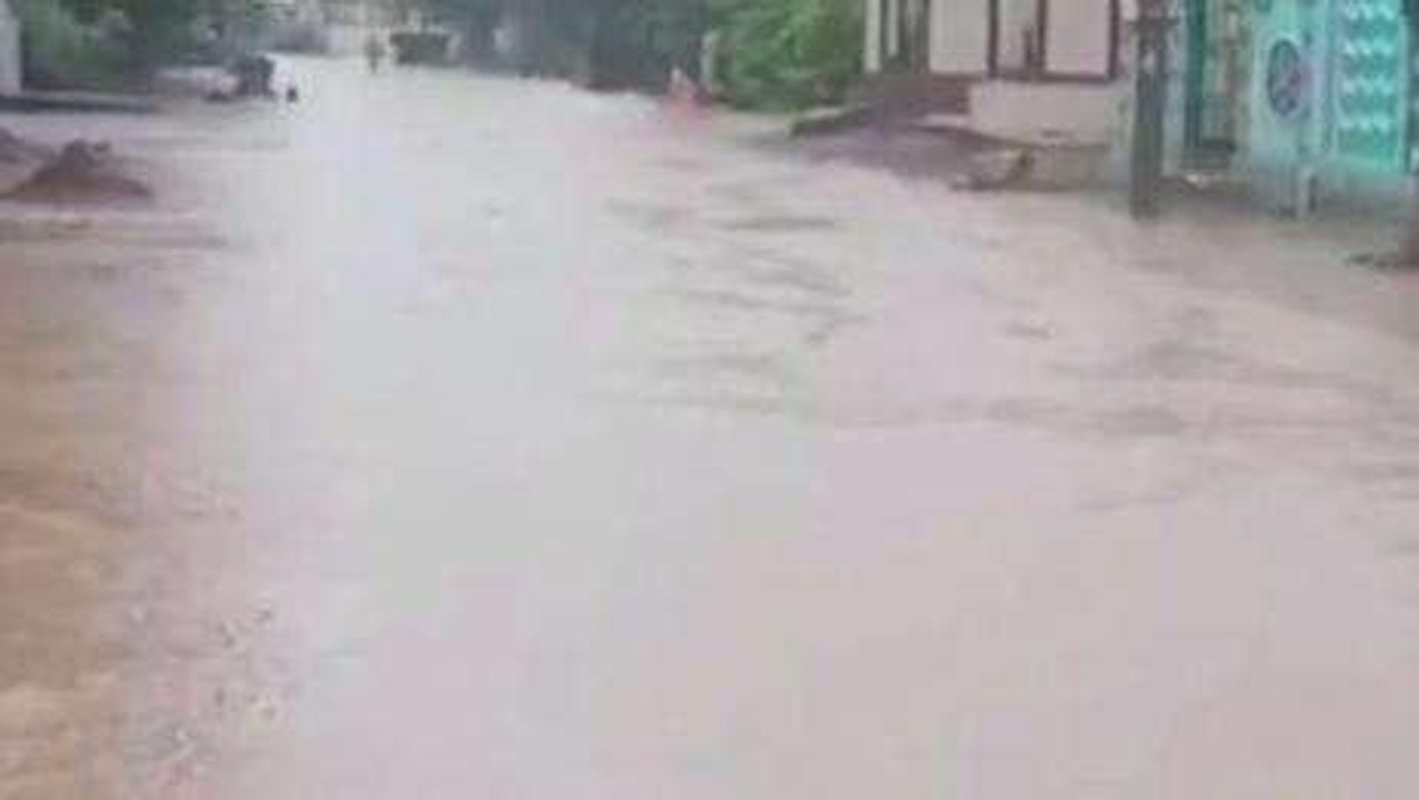 నంద్యాల: జిల్లాలో దంచికొట్టిన వాన... రోడ్లన్ని జలమయం