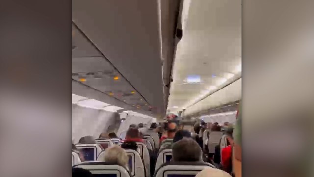 Avrupa Şampiyonu olan Türkiye A Milli Kadın Voleybol Takımı Türkiye'ye döndü