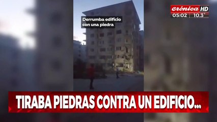 Tiraba piedras conta un edificio... ¡y lo terminó derrumbado!