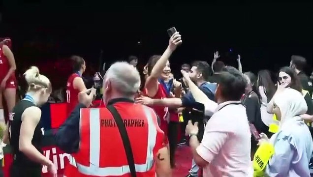 Maç sonrası röportaj istenen İlkin Aydın: Ben siyasi şeyler söylüyorum