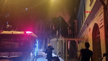 Beyoğlu'nda Metruk Binada Yangın Çıktı