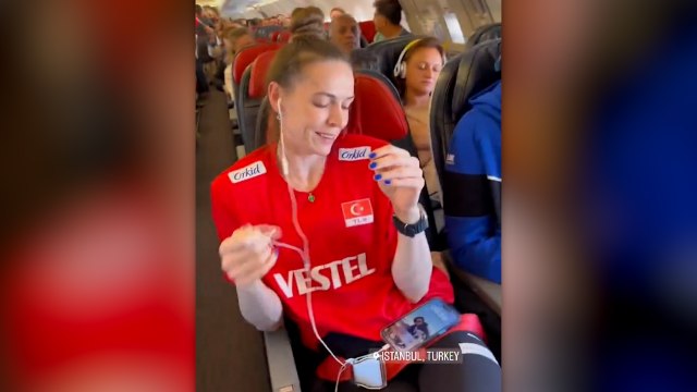 Avrupa Şampiyonu olan Türkiye A Milli Kadın Voleybol Takımı Türkiye'ye döndü