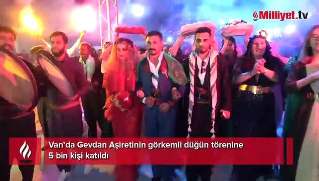 Damadı parayla gelini altınla kapladılar! Takılan paraları 16 kişi saydı, dudak uçuklatan tören