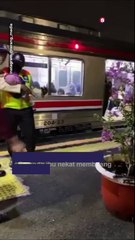 Detik-detik Ibu Ingin Buang Bayi di Stasiun Pasar Minggu #Shorts