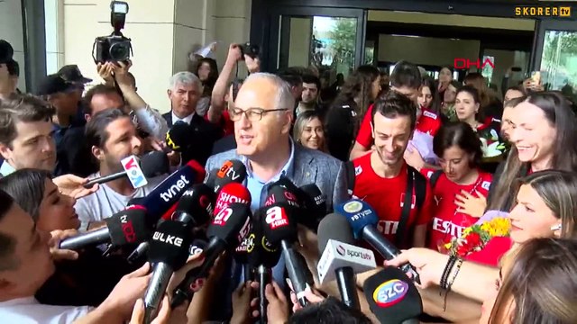 Şampiyon A Milli Kadın Voleybol Takımı'na coşkulu karşılama