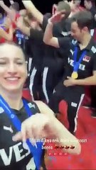 Les Sultans du Net ont secoué Bruxelles avec une Branche de Prune ! En entendant la musique, les Néerlandais ne pouvaient pas rester immobiles.