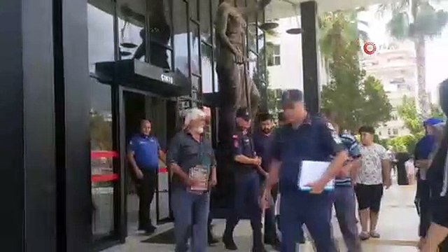 Une voiture est entrée en collision avec un véhicule de safari transportant des touristes à Alanya : 3 touristes sont morts et 15 personnes ont été blessées