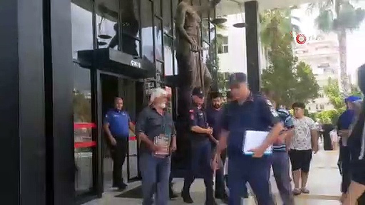 Une voiture est entrée en collision avec un véhicule de safari transportant des touristes à Alanya : 3 touristes sont morts et 15 personnes ont été blessées