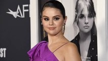 Selena Gomez Se Rompe La Muñeca Tras Tropezarse Con Su Vestido