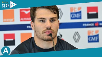 Indigne d'un capitaine  Antoine Dupont réagit à la polémique autour de Bastien Chalureau et se fa