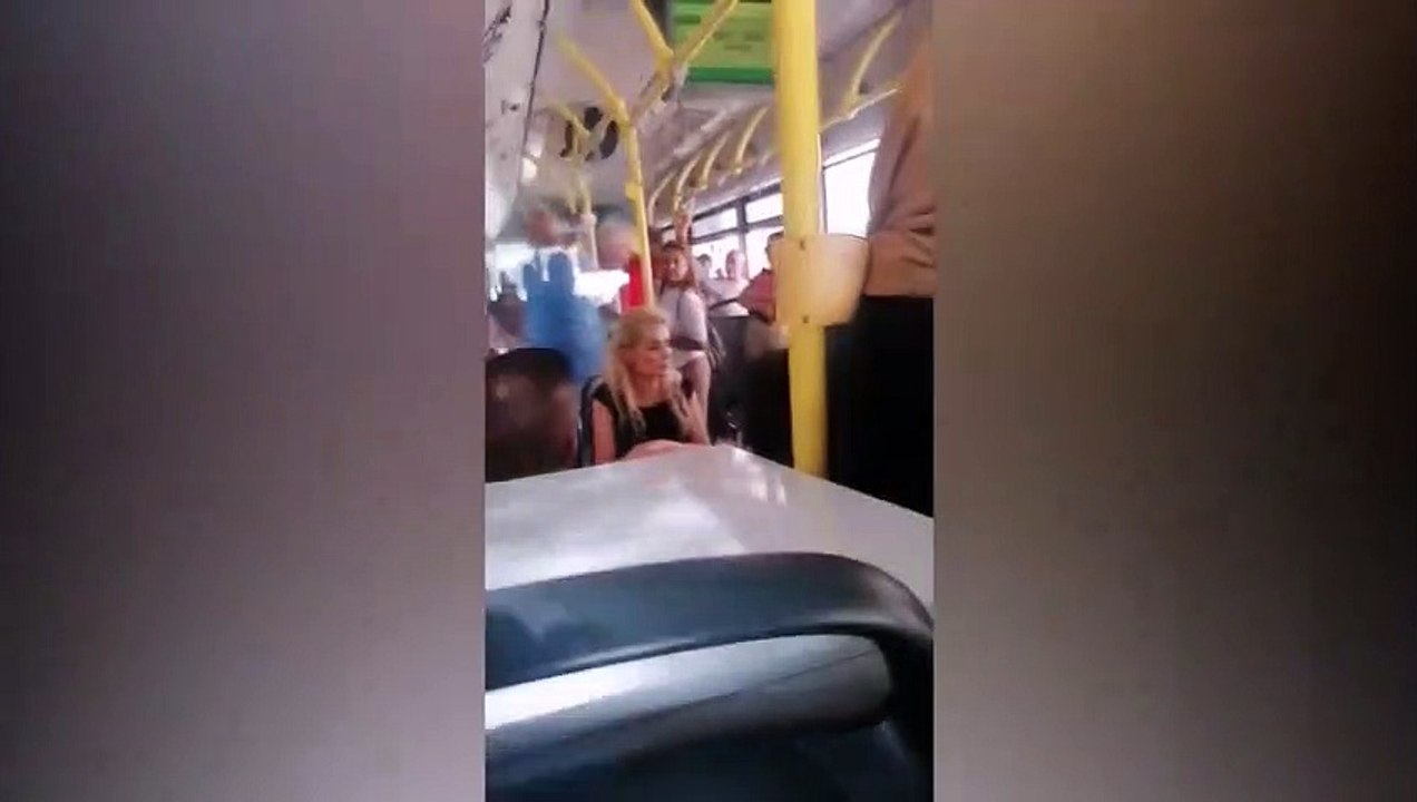 La femme qui a fait une dépression nerveuse dans le bus a crié "Vous ne pouvez pas faire de mon pays un pays lesbien".