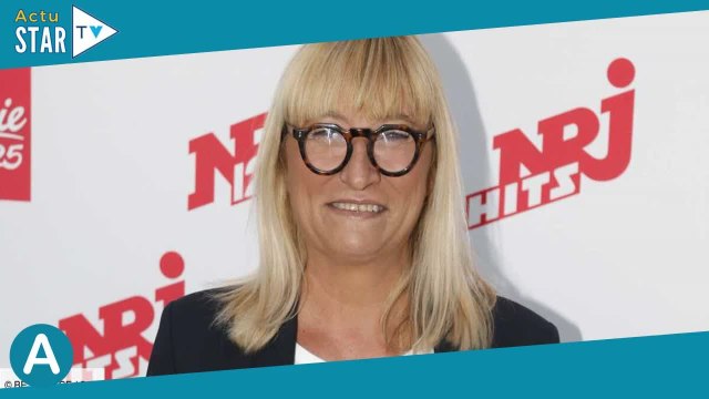 Christine Bravo ravie de prendre la pose avec un célèbre chanteur “Love him so much !”