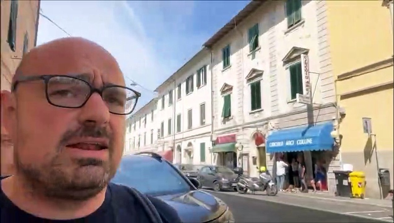 Occupanti abusivi cacciati dalla casa popolare dagli altri inquilini: tensione, arriva la Municipale / Video