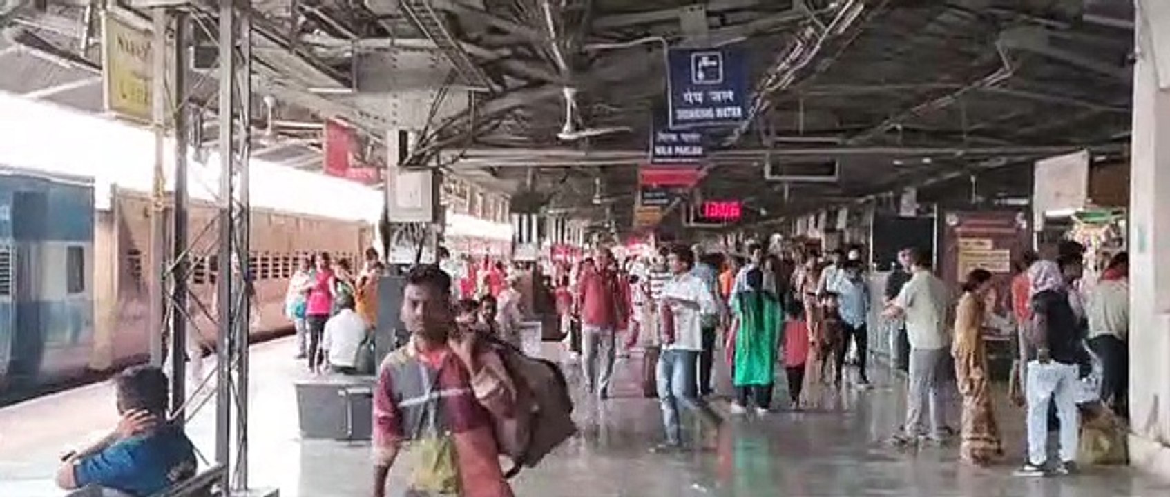 झपकी लेते ही शातिर कर लेते है ट्रेन से मोबाइल व...