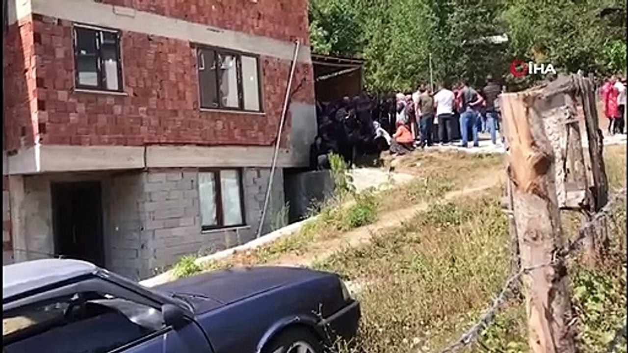 Jeune fille qui s'est suicidée après l'enterrement du combat mortel de ses deux cousins