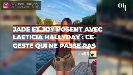 Jade et Joy posent avec Laeticia Hallyday : ce geste qui ne passe pas auprès des internautes