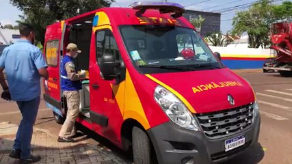 Motociclistas ficam feridos ao se envolverem em acidente com caminhão no Centro