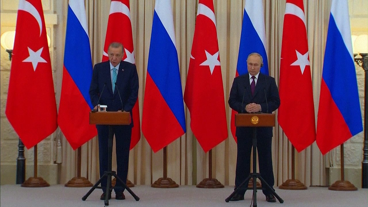 Erdogan spricht sich in Russland gegen Alternativen zu Getreideabkommen aus