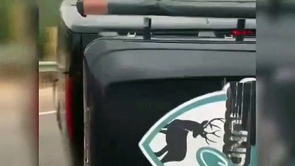 L'artiste Sümer Ezgü a eu un accident de la route