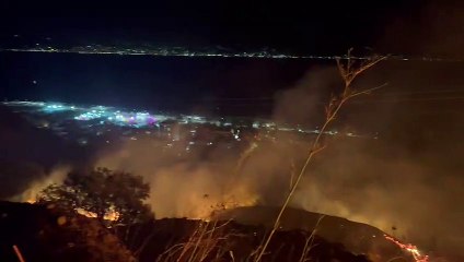 Video herunterladen: Messina, vasto incendio tra Zafferia e Larderia: fiamme fino a Santa Margherita. Vigili del fuoco al lavoro anche con Canadair ed elicottero