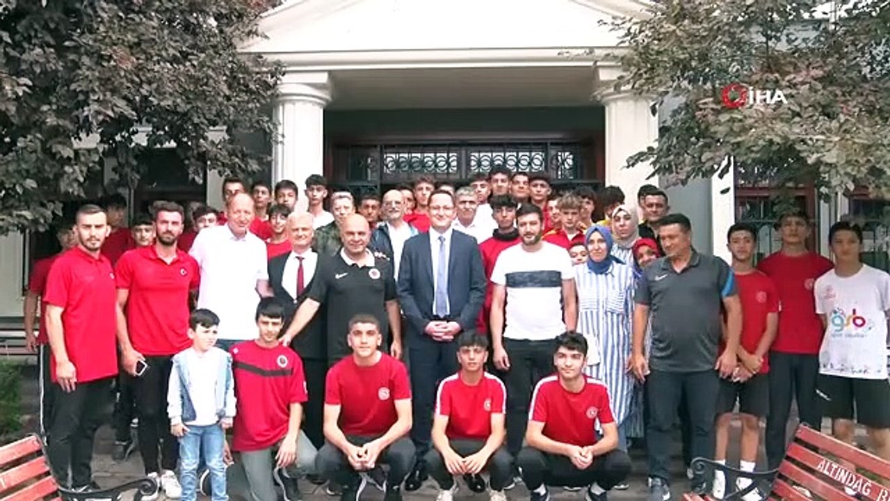 Des rues aux terrains en herbe : Les footballeurs découverts dans les rues d'Ankara sont confiés à Gençlerbirliği