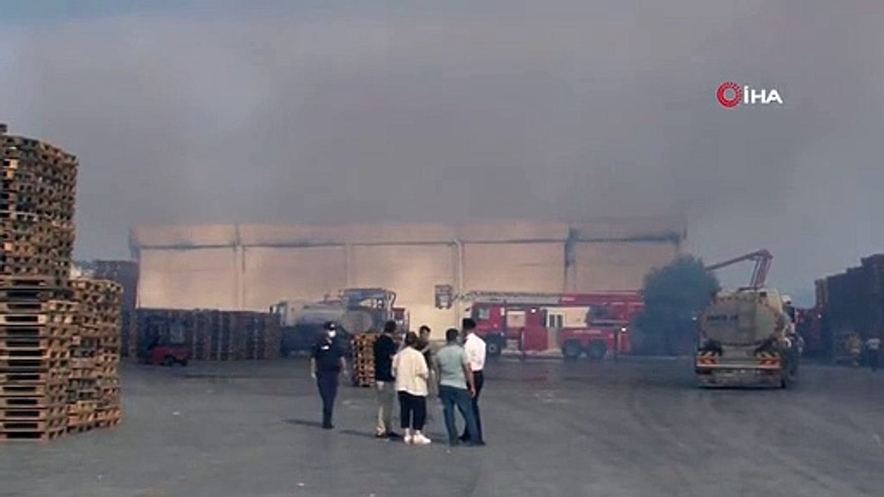 Incendie dans une usine de palettes à Izmir