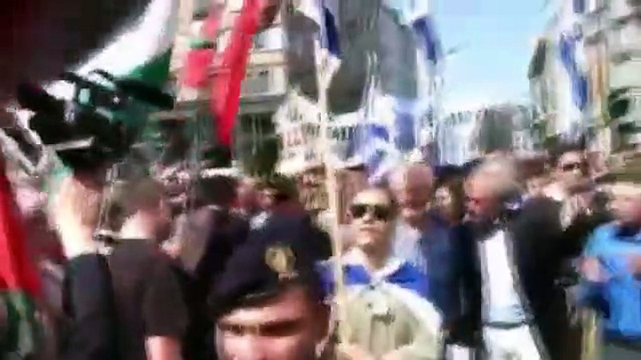 XXV Aprile A Milano Palestina Libera Slogan Mentre Sfila La 