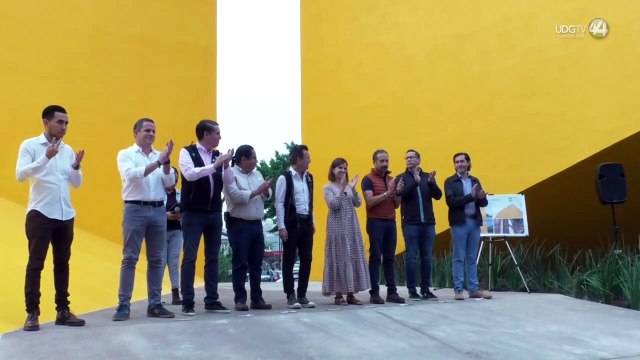 Restauran escultura “La Gran Puerta” en Parque Amarillo en colonia Jardines Alcalde