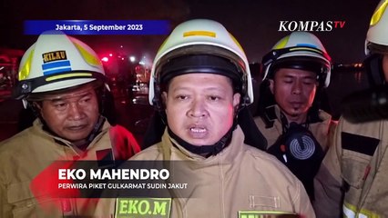 Detik-Detik Kebakaran 9 Kapal di Muara Baru, Diduga Karena Mesin Rusak