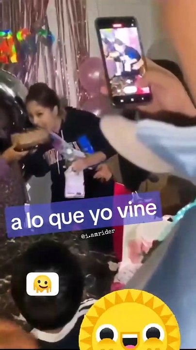 Cumpleañera recibo tortazo a larga distancia