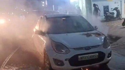 విశాఖ జిల్లా: కారులో ఒక్కసారిగా చెలరేగిన మంటలు