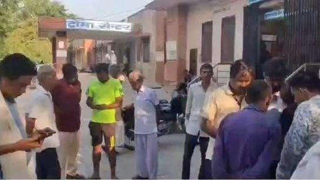 अलवर: कार बाइक की भीषण टक्कर, सड़क पर बिछी लाशें, मचा कोहराम