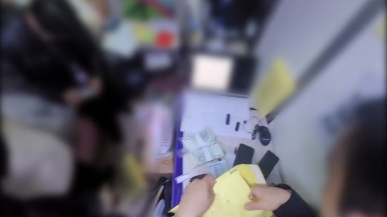 "투자하면 고수익 보장"...1,100억 가로챈 일당 송치 / YTN