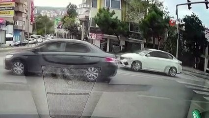 Bursa'da motosikletli araca çarptı, havaya savruldu