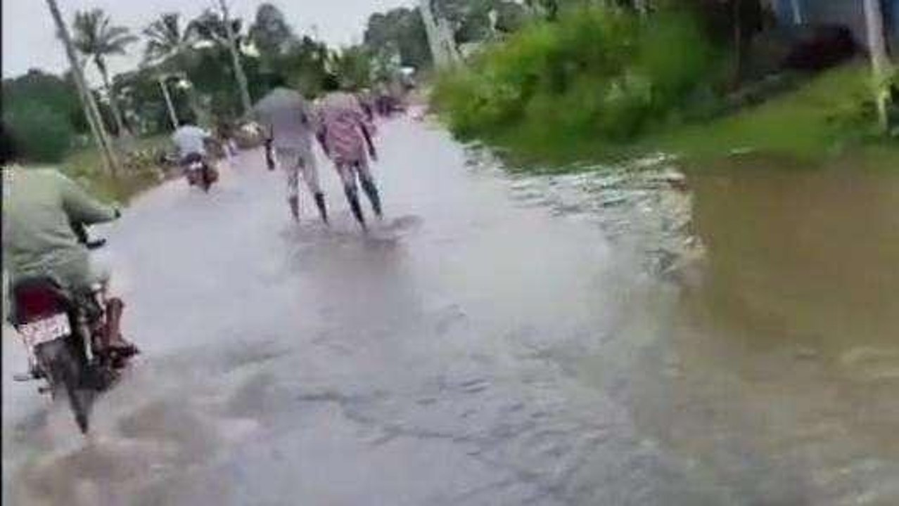 విజయనగరం: జిల్లాలో దంచిపారేసిన భారీ వర్షం.. ఆ రహదారి జలమయం